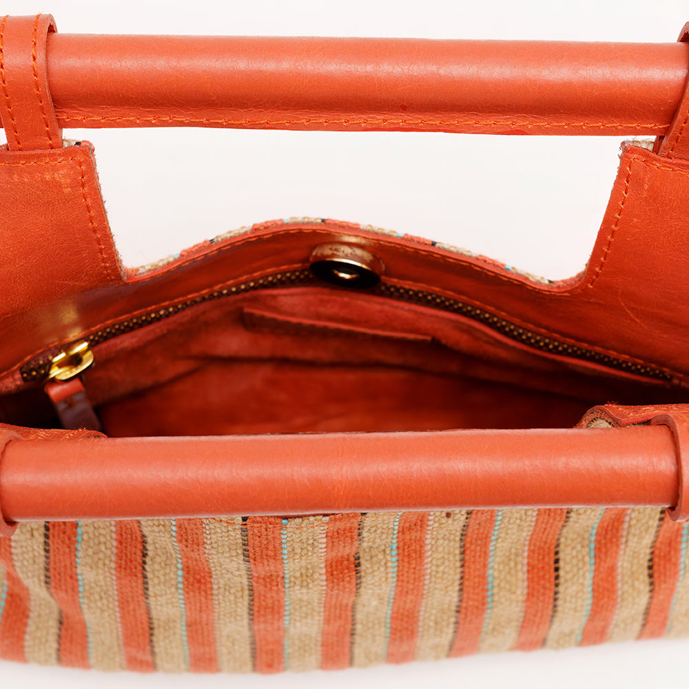 Ivy a l'orange Raffia Clutch